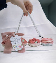 Load image into Gallery viewer, Mothers Day Cupcakes
